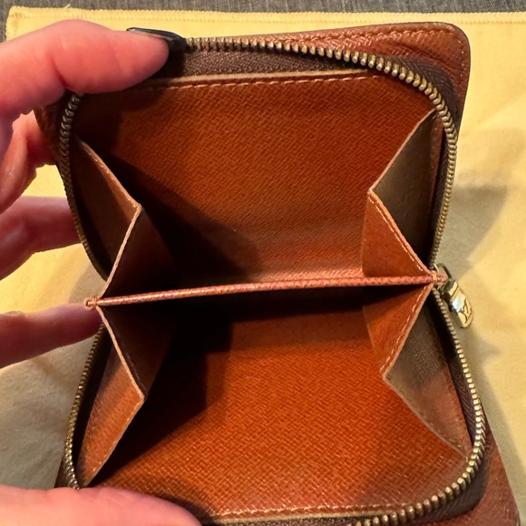 Louis Vuitton Monogram bifold two sided wallet - Picture 3 of 5